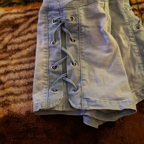 Shorts - Picture 3 of 3